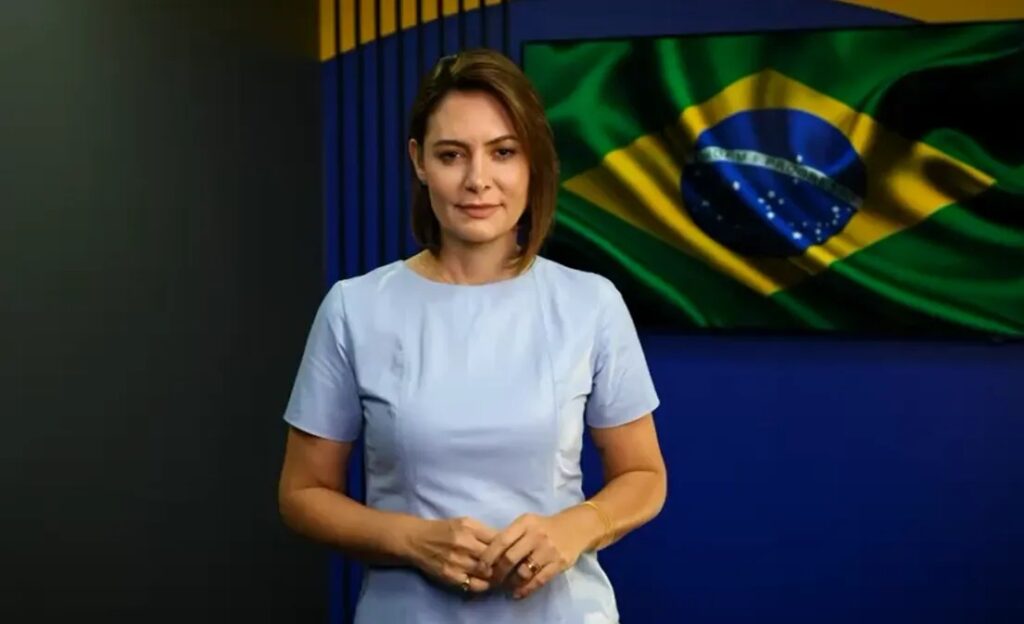 Michelle Bolsonaro não vai à convenção do PL e cita Flávio apenas no final de vídeo