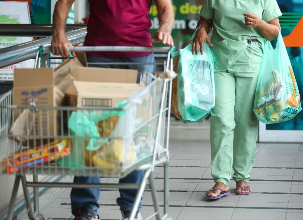 Goianésia proíbe abertura de supermercados e mercados aos domingos e feriados