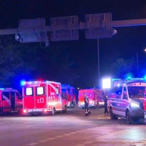 Carro atinge multidão no Parque Tiergarten e Parada do Orgulho em Berlim é cancelada
