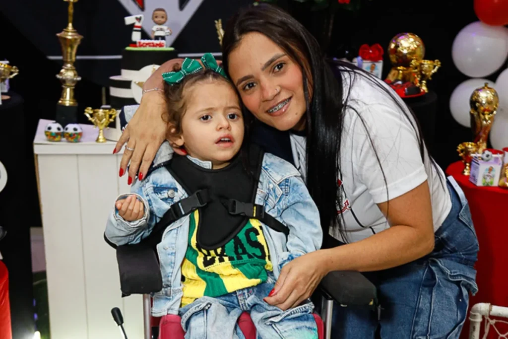 Sintomas comuns atrasaram diagnóstico de meningite meningocócica em criança