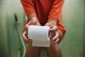 Cor do sangue nas fezes orienta investigação sobre local do sangramento intestinal