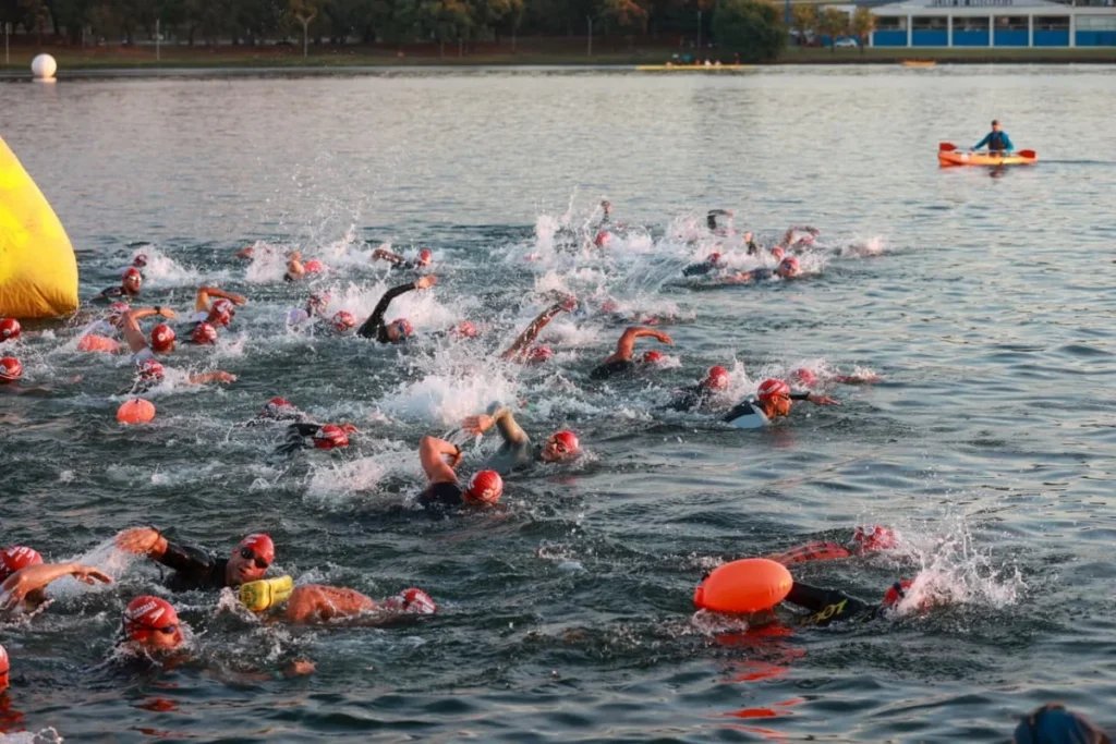 Triatlo Sprint abre segundo dia do Metrópoles Endurance no Pontão do Lago Sul