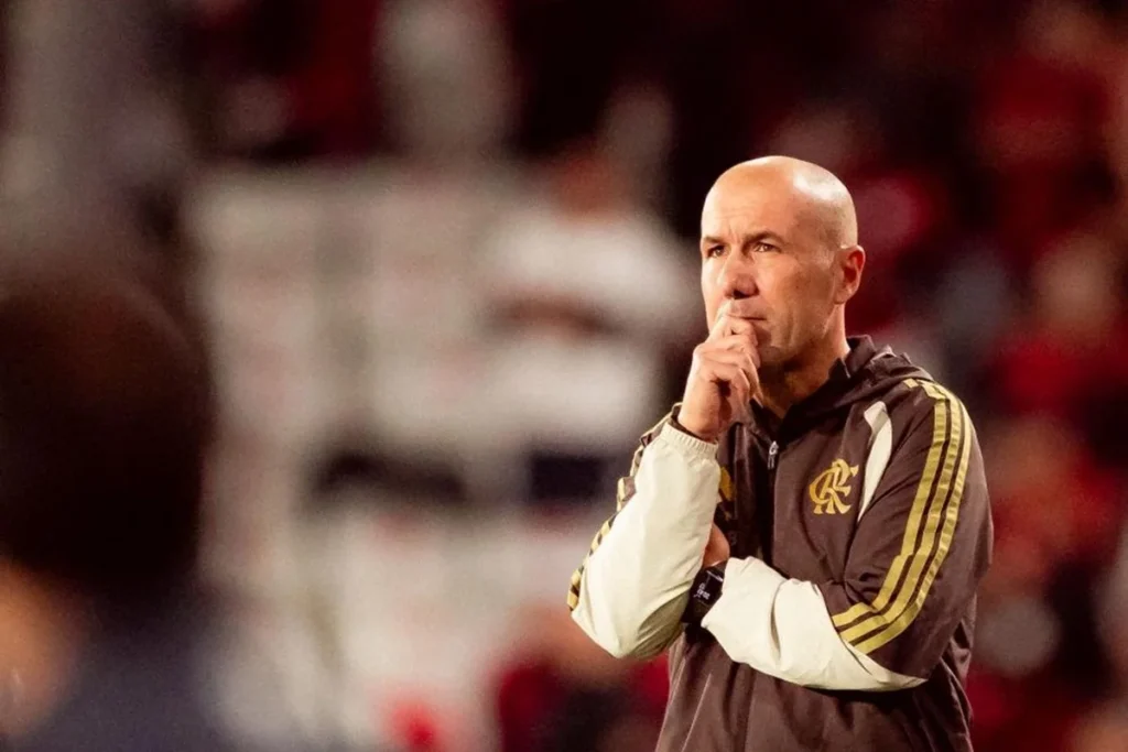 Jardim afirma que cobrou mais agressividade do Flamengo após empate com o São Paulo