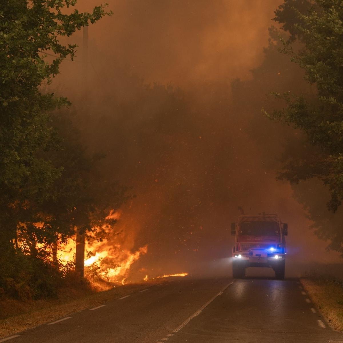 Fonte: França: incêndios provocam "nuvens de fogo" capazes de criar o próprio clima; entenda • Foto por HANDOUT / SDIS33 - CAPORAL-CHEF DAMIEN REMBERT / AFP