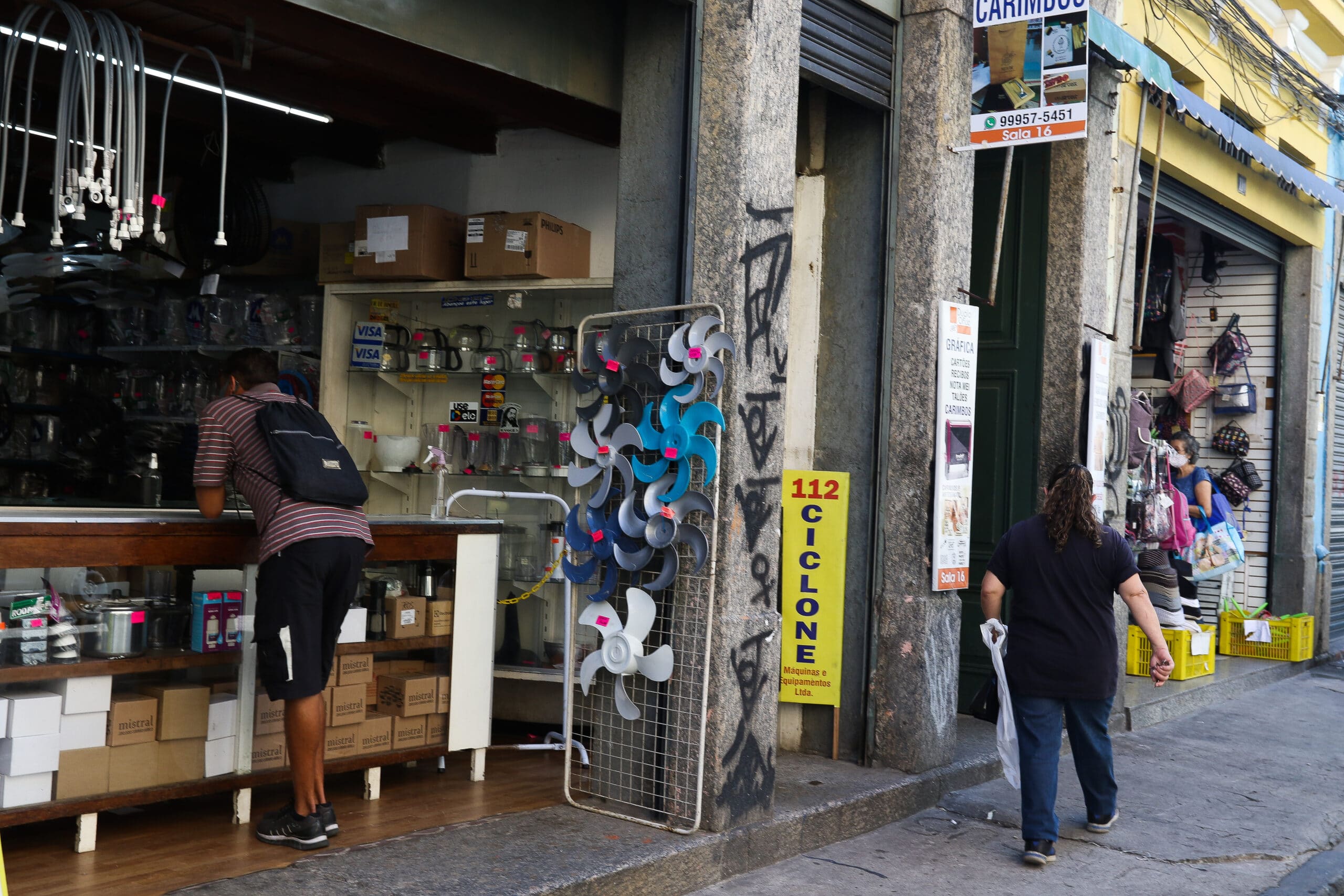 Fonte: Rio de Janeiro – Comércio no Saara. (Foto: Tânia Rêgo /Agência Brasil)