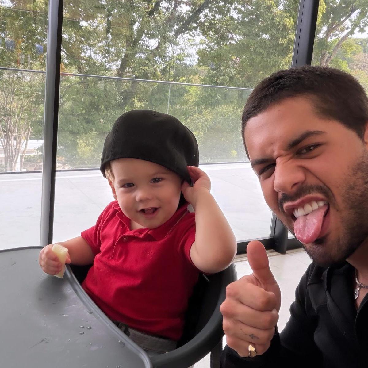 Fonte: Zé Felipe vira polêmica ao ensinar frase para o filho • Reprodução | Redes Sociais