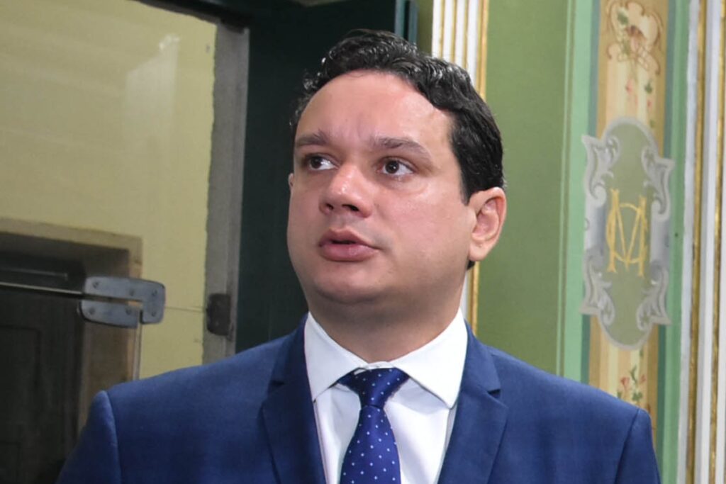PV garante André Fraga à Alba, mas deixa palavra final para Federação