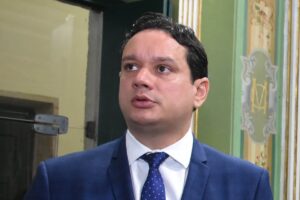 PV garante André Fraga à Alba, mas deixa palavra final para Federação