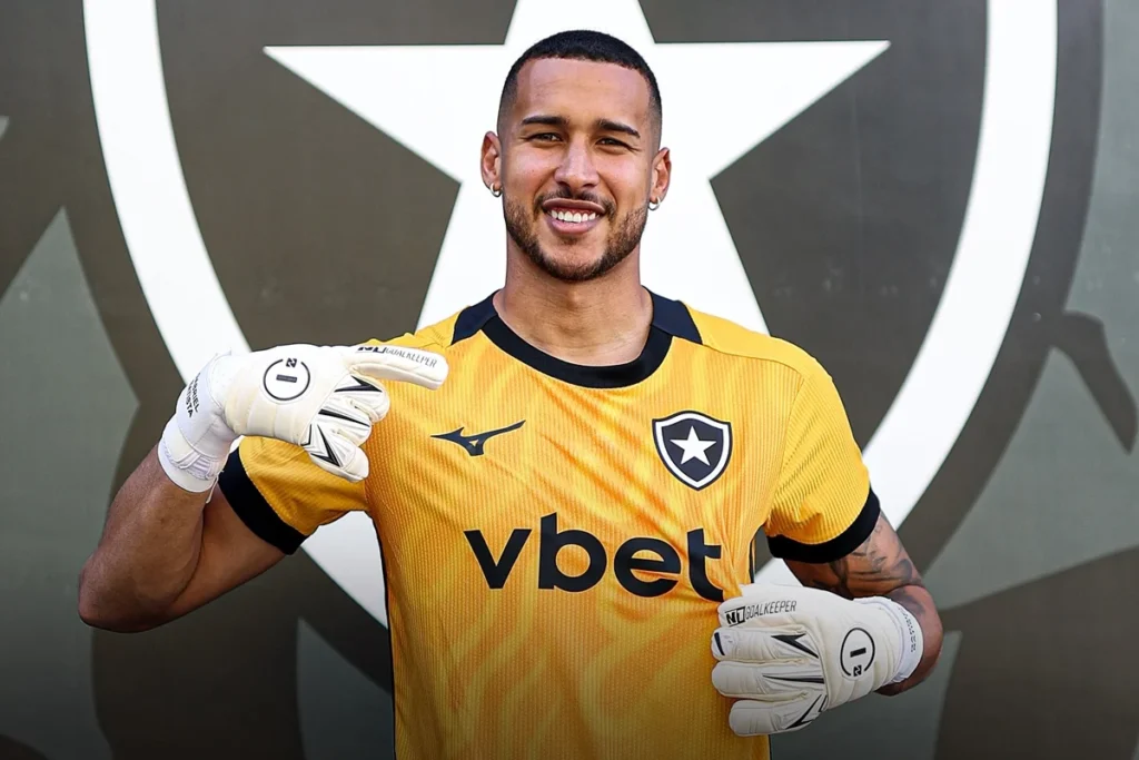 Botafogo contrata goleiro Gabriel Batista até o fim de 2029
