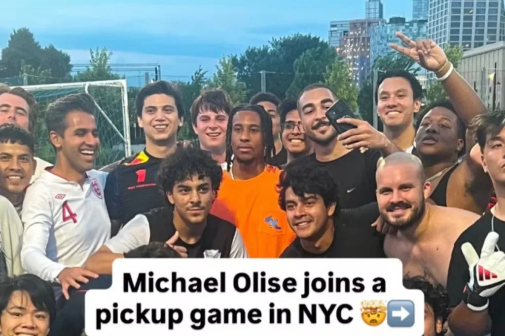 Michael Olise é flagrado em pelada em Nova York após a Copa do Mundo