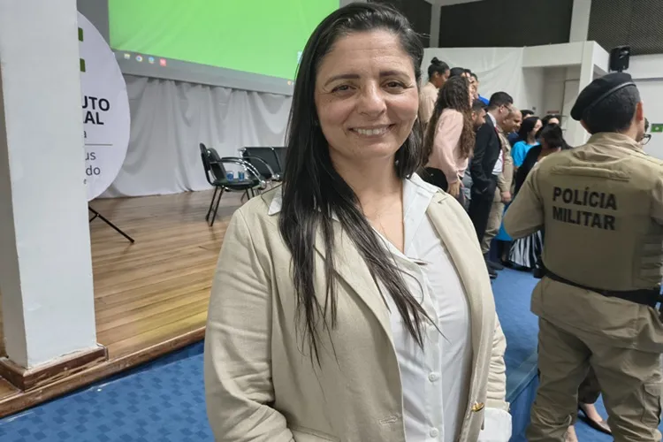 Juíza Janine Ferraz orienta 24º BPM sobre diretrizes nacionais de feminicídio em Brumado