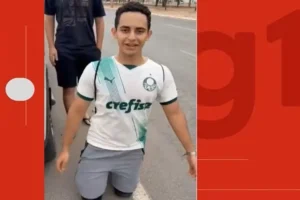 Estudante percorre 4 km ajoelhado até escola após promessa por classificação do Palmeiras