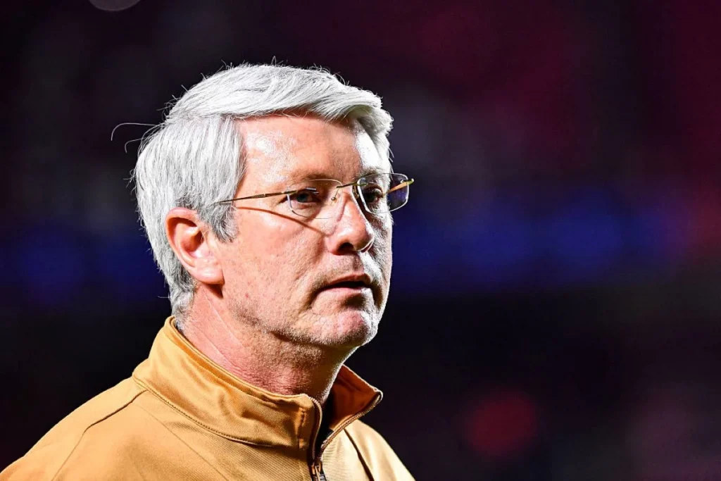 Athletico-PR renova contrato com Odair Hellmann até 2027