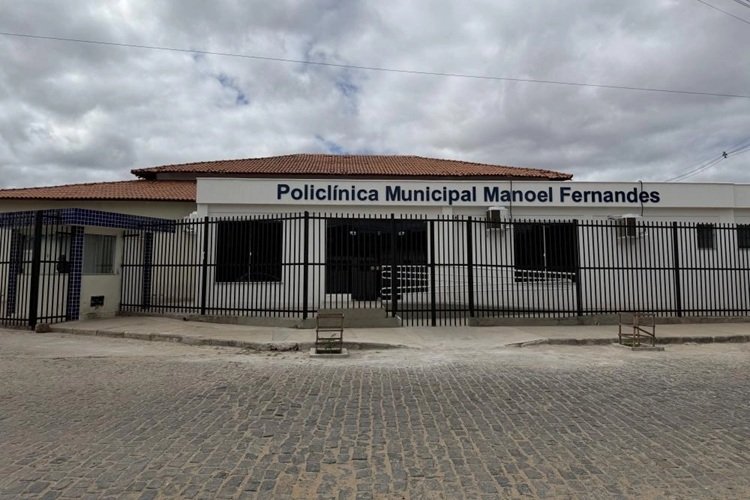 Brumado entrega requalificação da Policlínica Municipal após alta de 180% na demanda