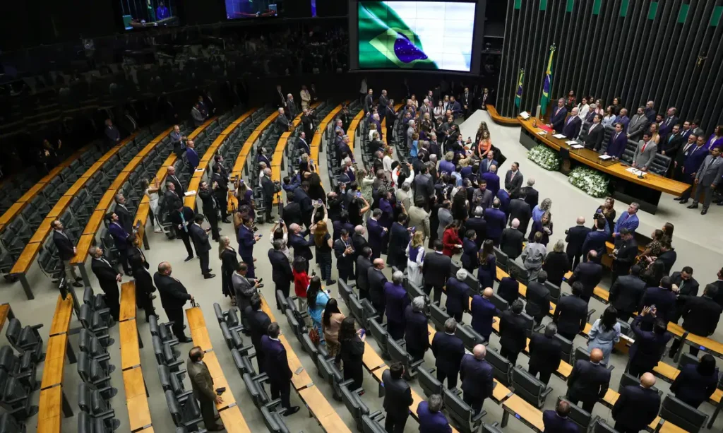 Votação da taxa das blusinhas ocorre nesta segunda