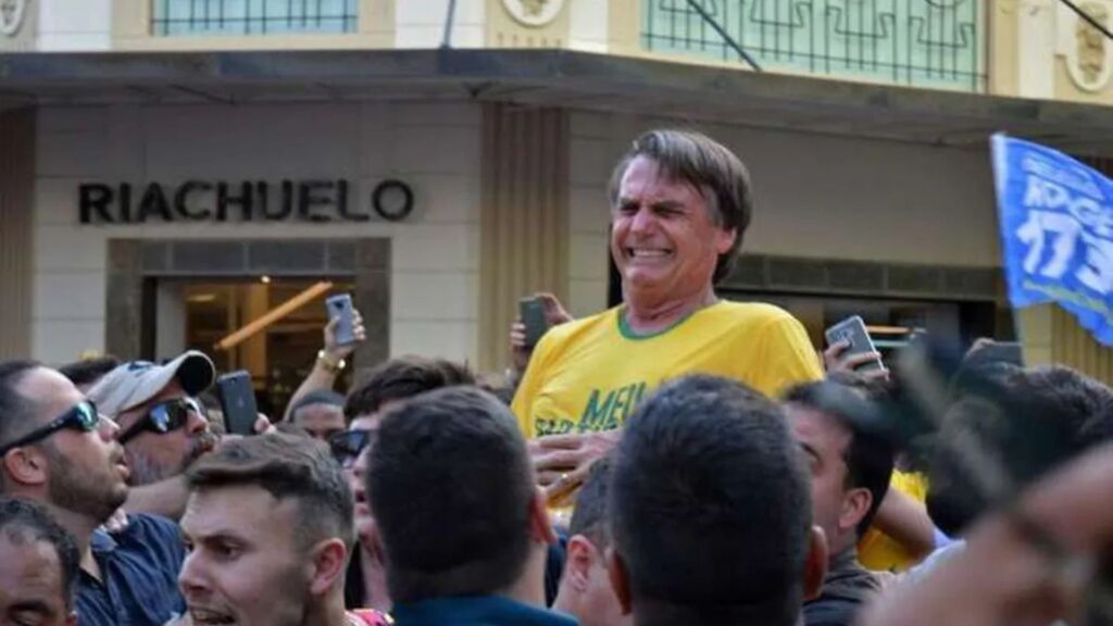Filhos de Bolsonaro relembram facada: foi Deus