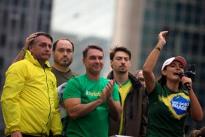 Moraes autoriza visitas a Bolsonaro para liberar Michelle para campanha