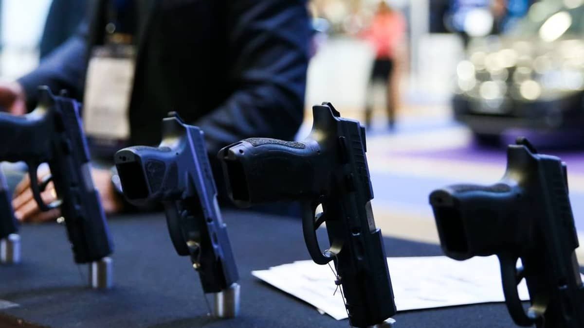 Fonte: Novas regras do governo federal restringem acesso a armas para CACs • José Cruz/Agência Brasil