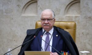 Fachin marca julgamentos de pedidos contra Moraes e Mendonça no STF