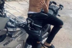 Adolescente de 15 anos é apreendido em Brumado após foto em moto da PM