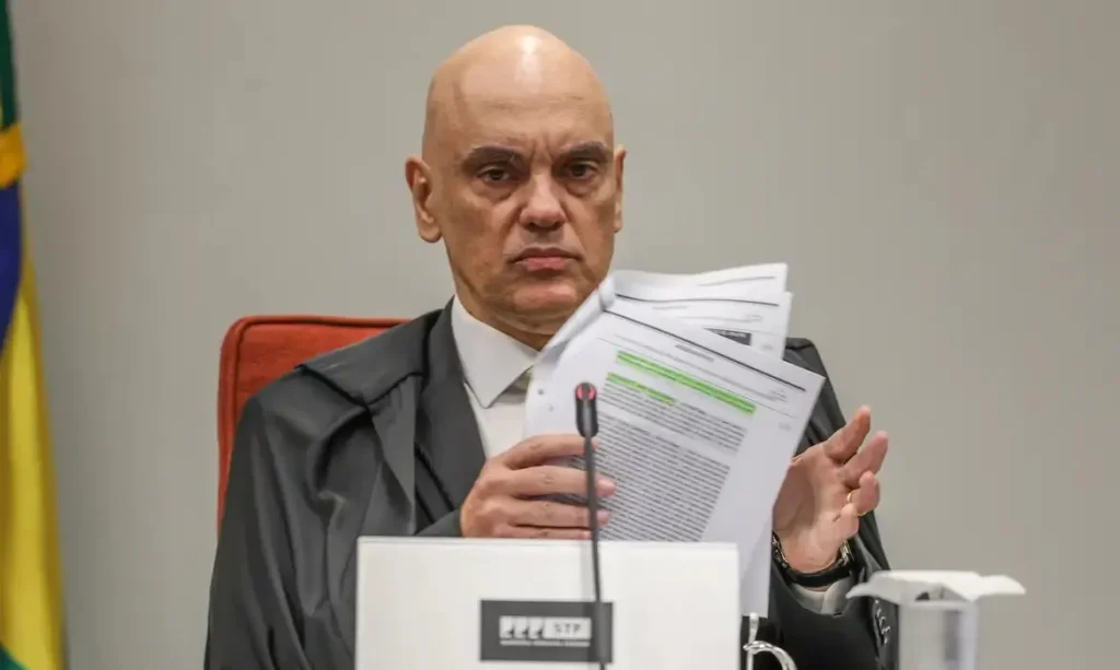Vorcaro pediu prioridade para família de Moraes em voo de jatinho